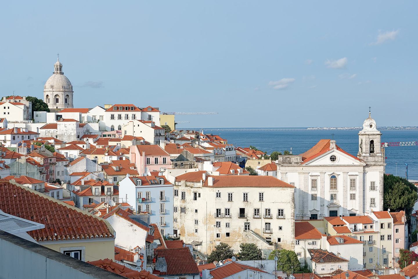 Brasileiros em Portugal: o guia honesto de documentos, dinheiro, transporte e da tal "mesma língua"